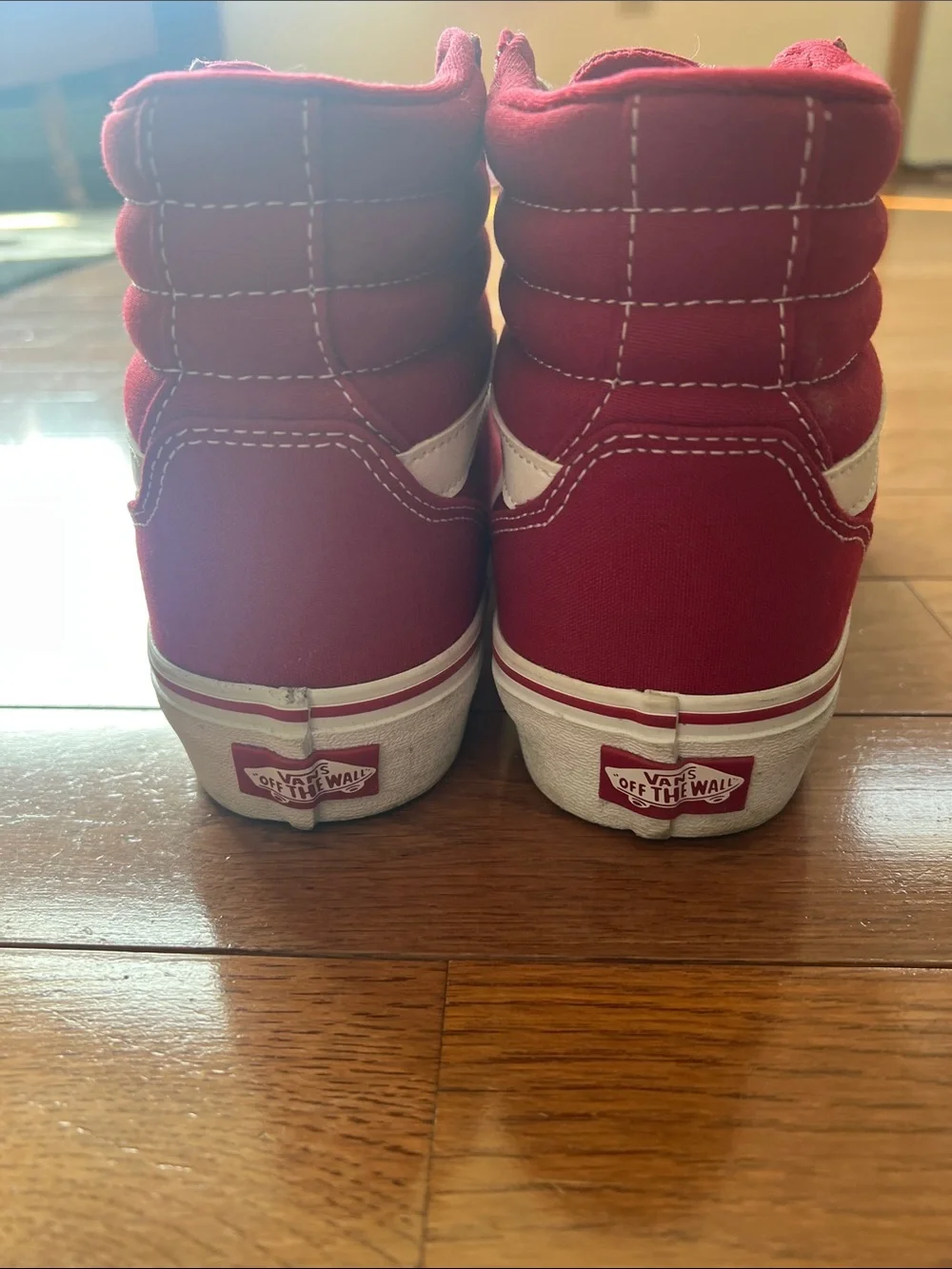 ❤️Vans Women’s Sk8-Hi Platform Sneakers in Red and White-9.5-NWOT❤️